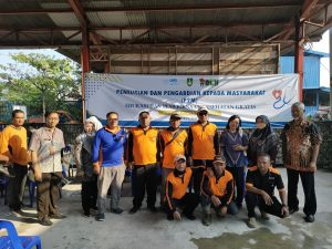 PENDAMPINGAN PENINGKATAN KUALITAS KESEHATAN DALAM UPAYA PENCEGAHAN KECACINGAN PADA KOMUNITAS PEMULUNG DI TEMPAT PEMBUANGAN AKHIR (TPA) PUTRI CEMPO SURAKARTA OLEH RISET GROUP TROPIBIO.COM DAN BAGIAN PARASITOLOGI FK UNS